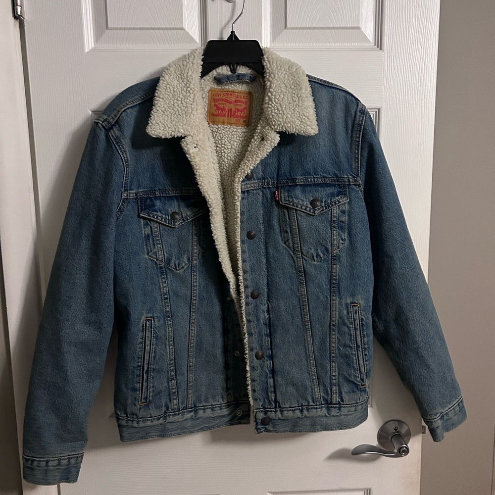 Levi's Classic Blue Denim Jacket with Sherpa Lining